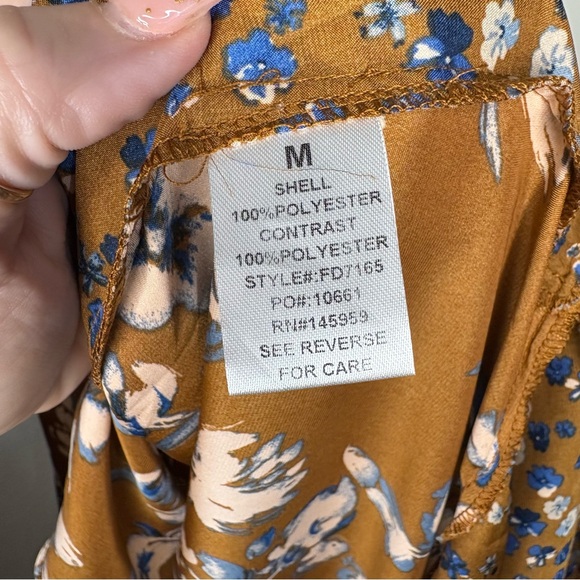 Dress Forum silky floral wrap dress size medium - Picture 9 of 11